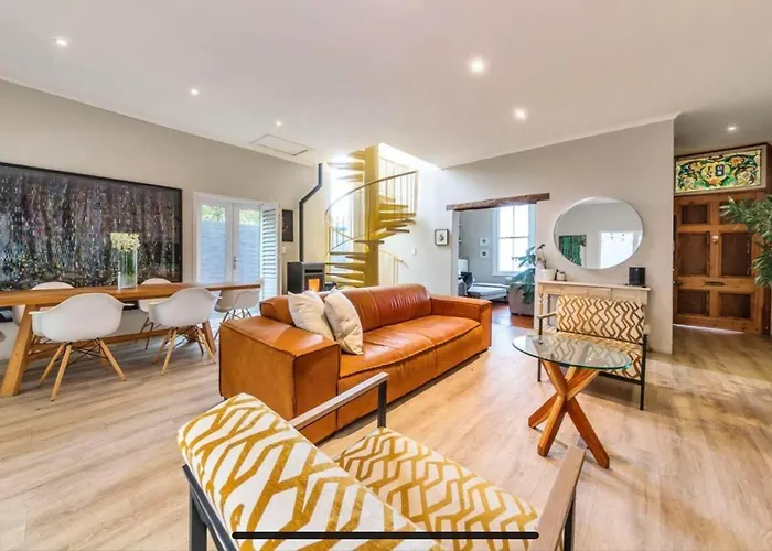 3 Bedroom House In Gardens Cape Town