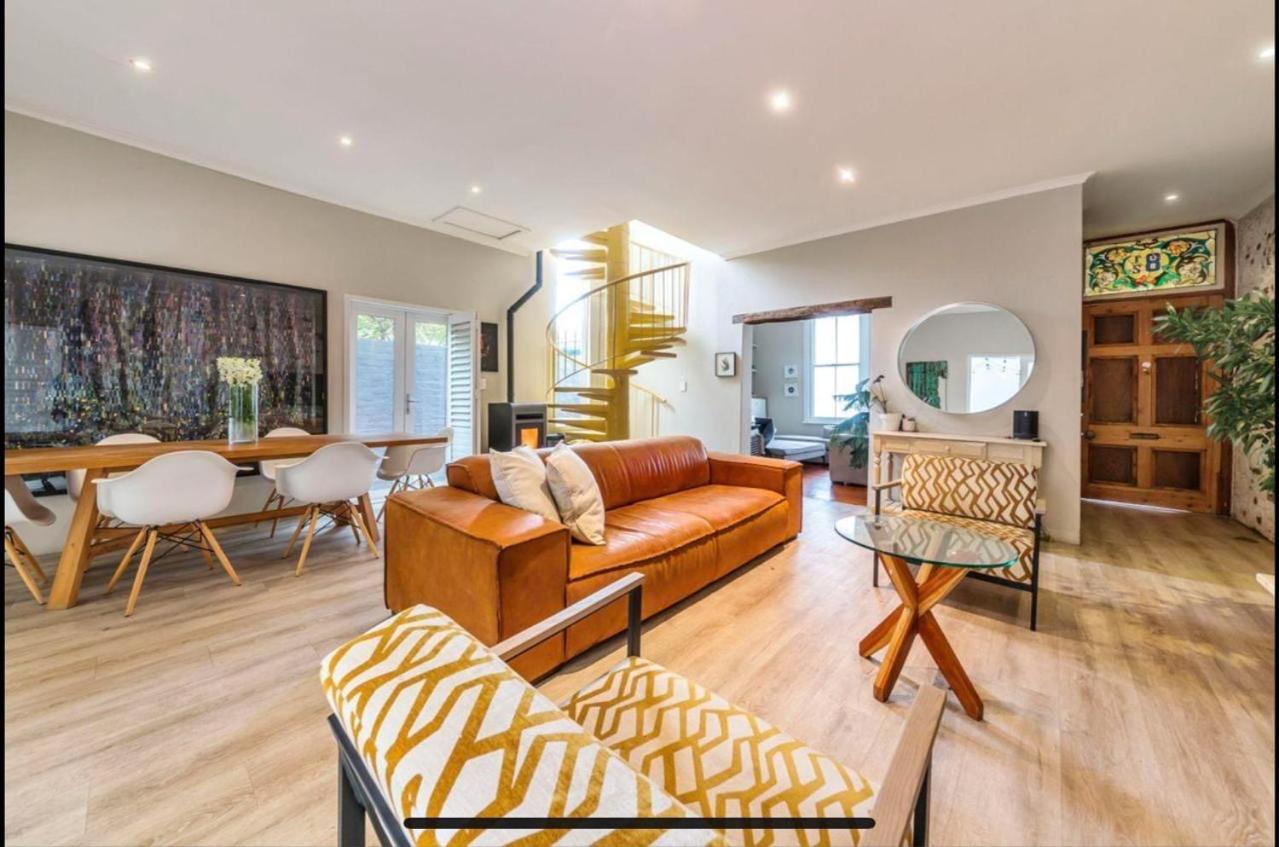 3 Bedroom House In Gardens Cape Town